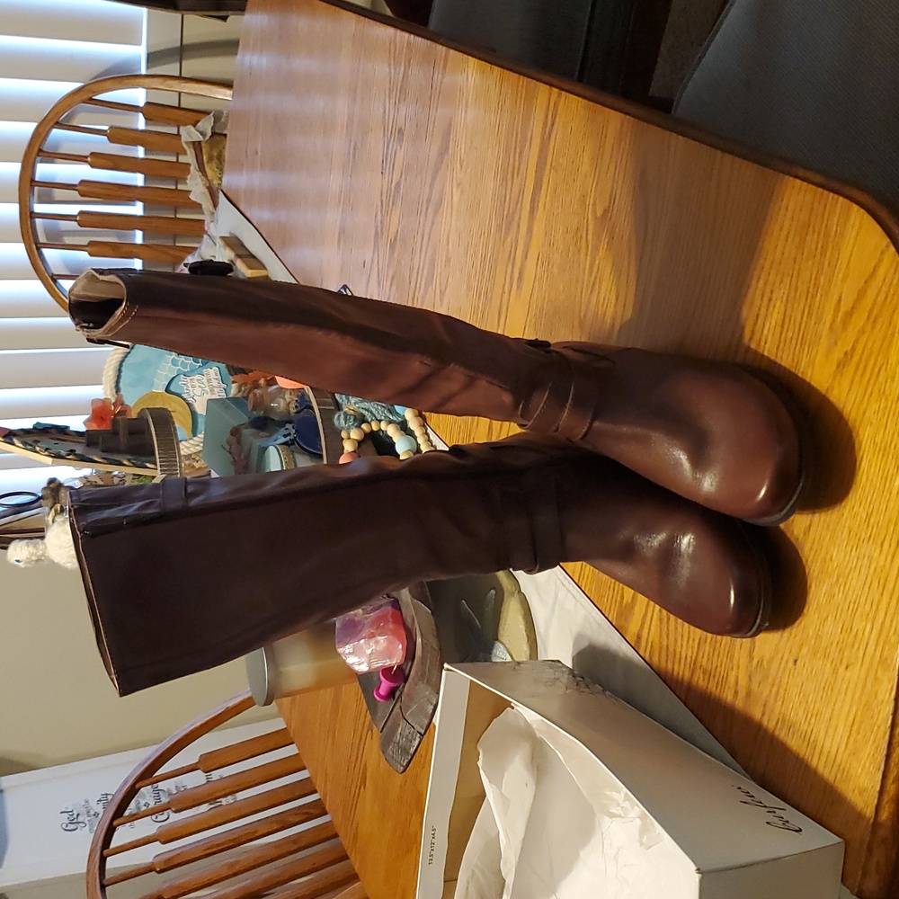 #SHOE09 (CH) NWT Curfew Brown Leather Knee-High Boots